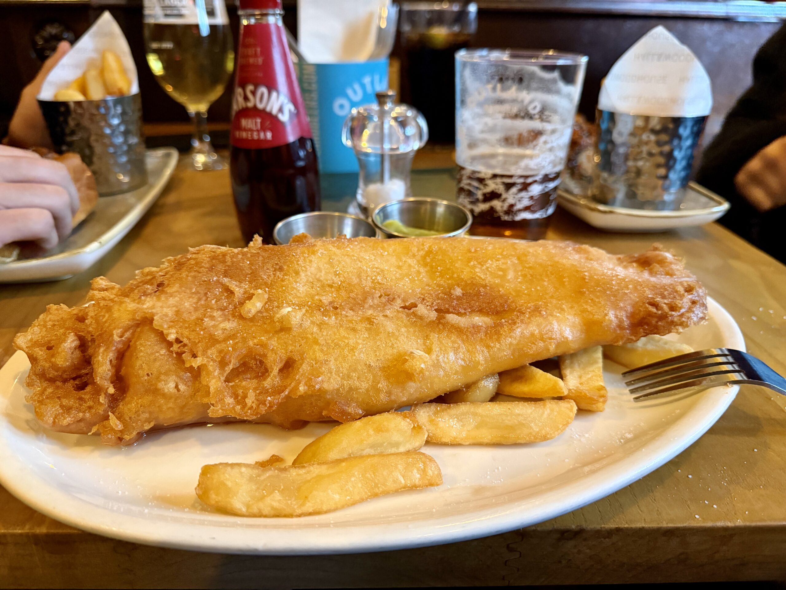 2 Days in London Itinerary: What I Loved & What I'd Do Differently Fish and Chips at St. Stephen's Tavern