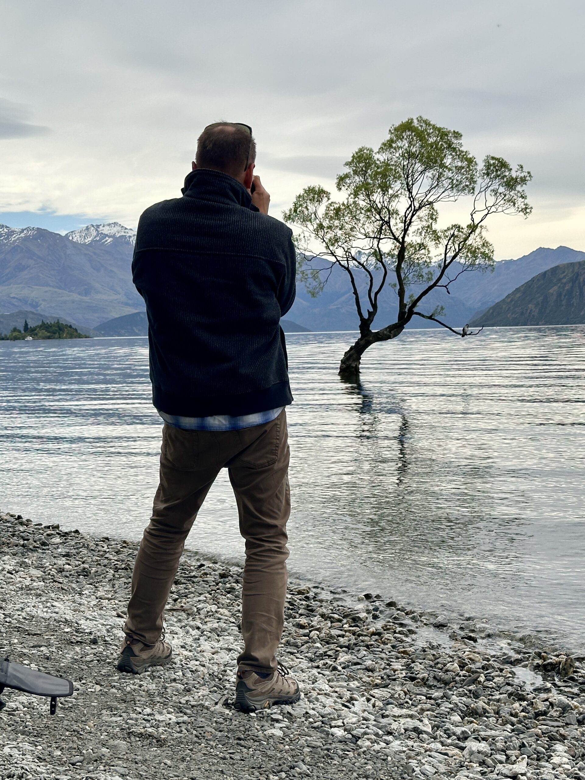That Wanaka Tree, a Thousand Bras, and a Perfect New Zealand Evening Photographing That Wanaka Tree
