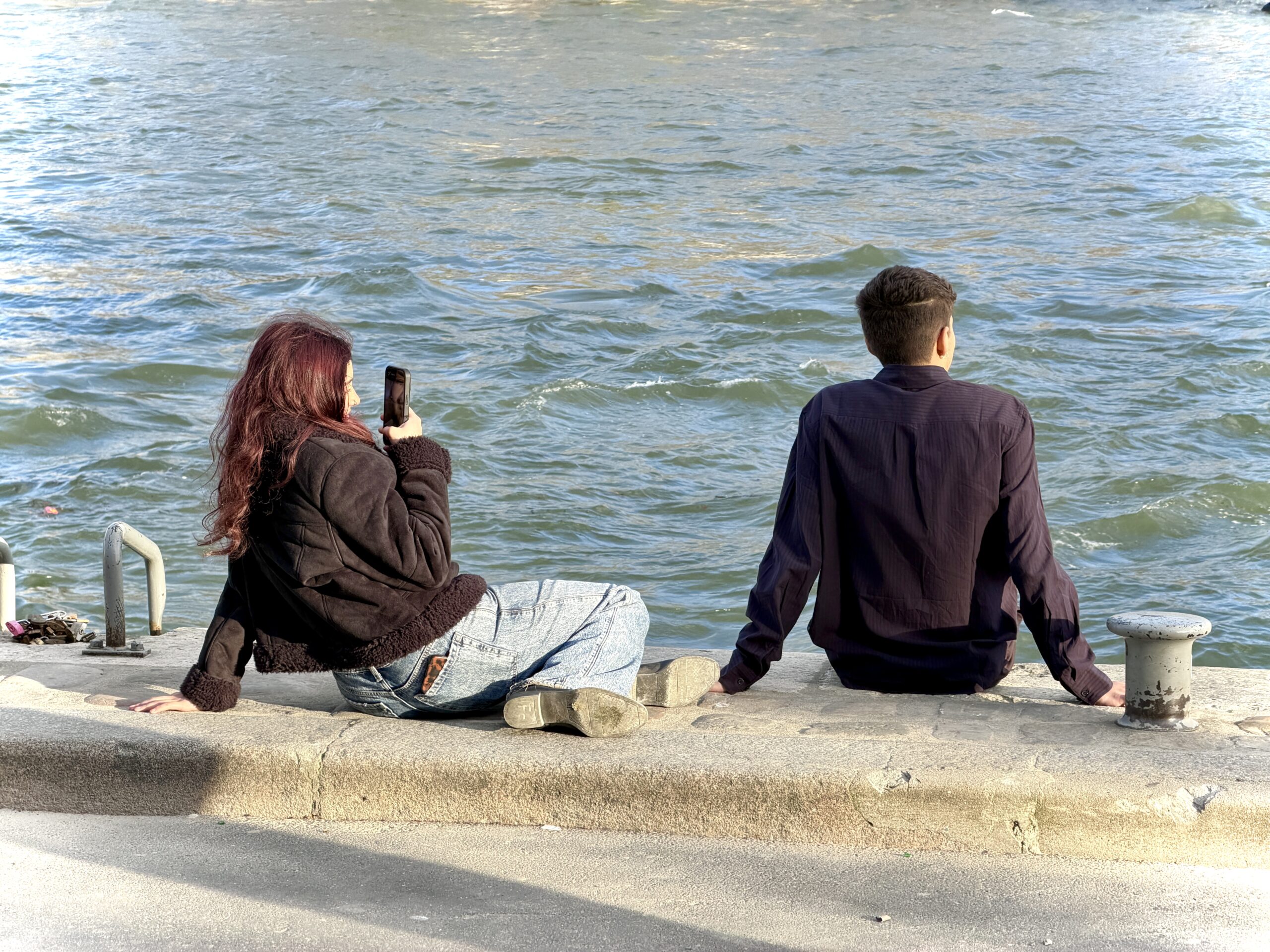 Home Chilling by the Seine